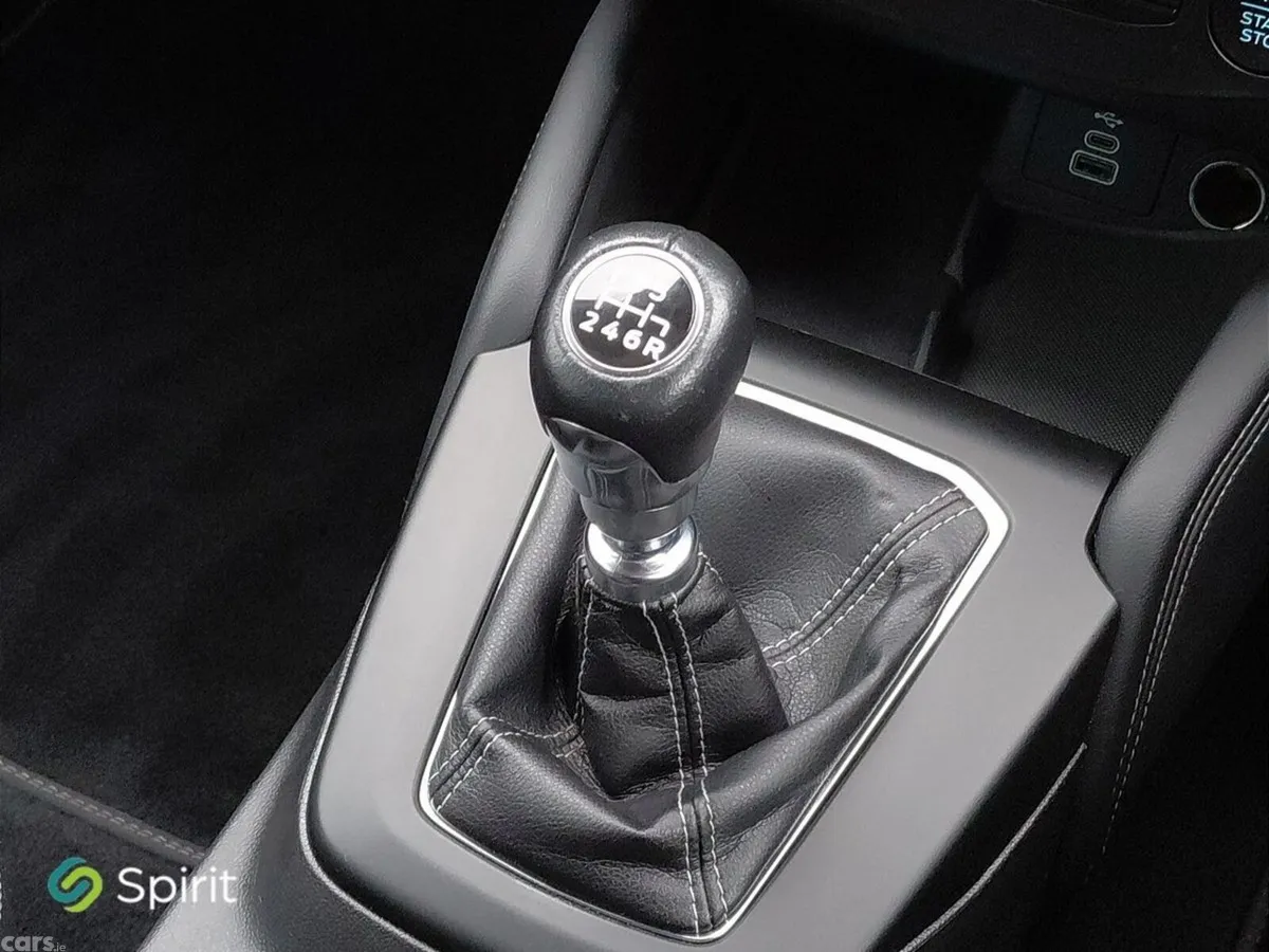 Ford Focus Hatchback, Petrol, 2024, Red