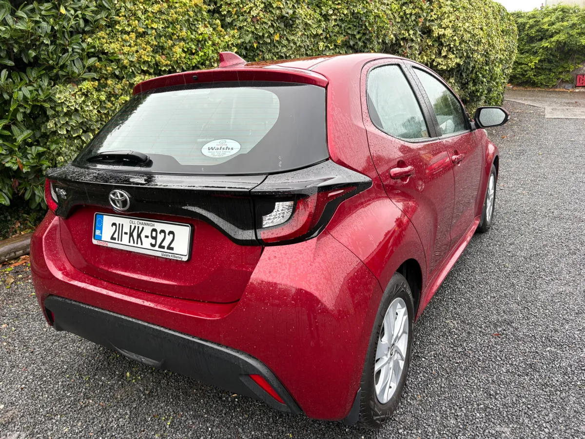 Toyota Yaris Hatchback, Petrol, 2021, Red