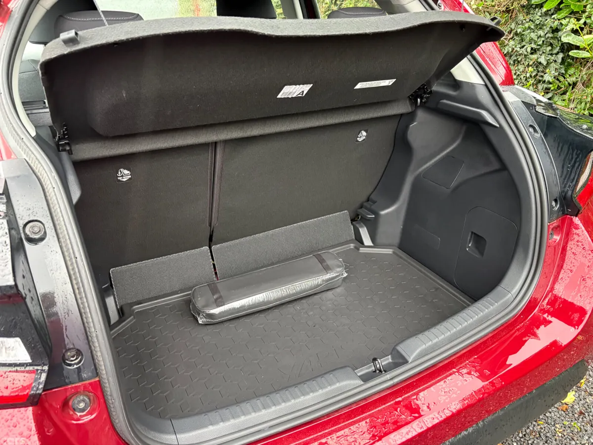 Toyota Yaris Hatchback, Petrol, 2021, Red
