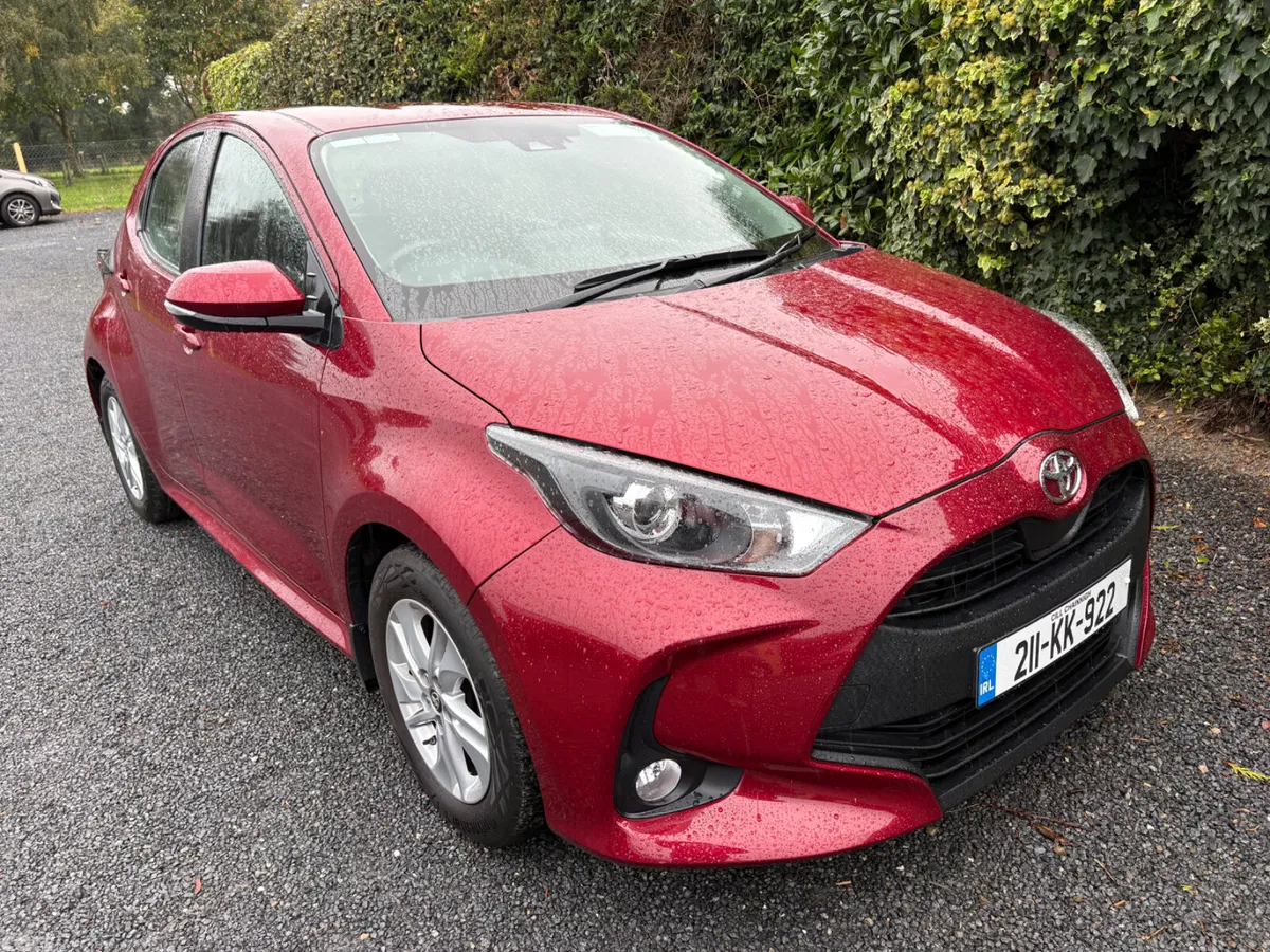 Toyota Yaris Hatchback, Petrol, 2021, Red