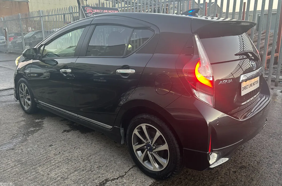Toyota Aqua Hatchback, Petrol Hybrid, 2019, Black