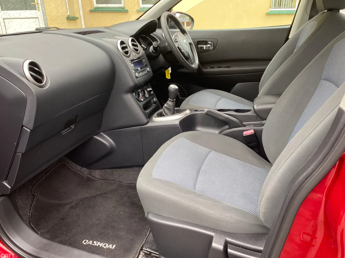Nissan Qashqai MPV, Diesel, 2013, Red
