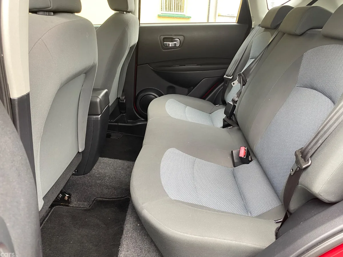 Nissan Qashqai MPV, Diesel, 2013, Red
