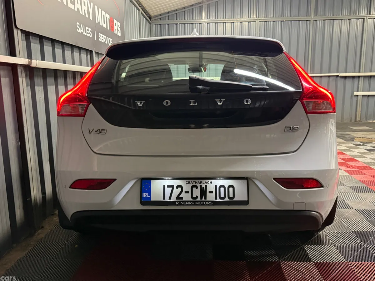 Volvo V40 Hatchback, Diesel, 2017, White