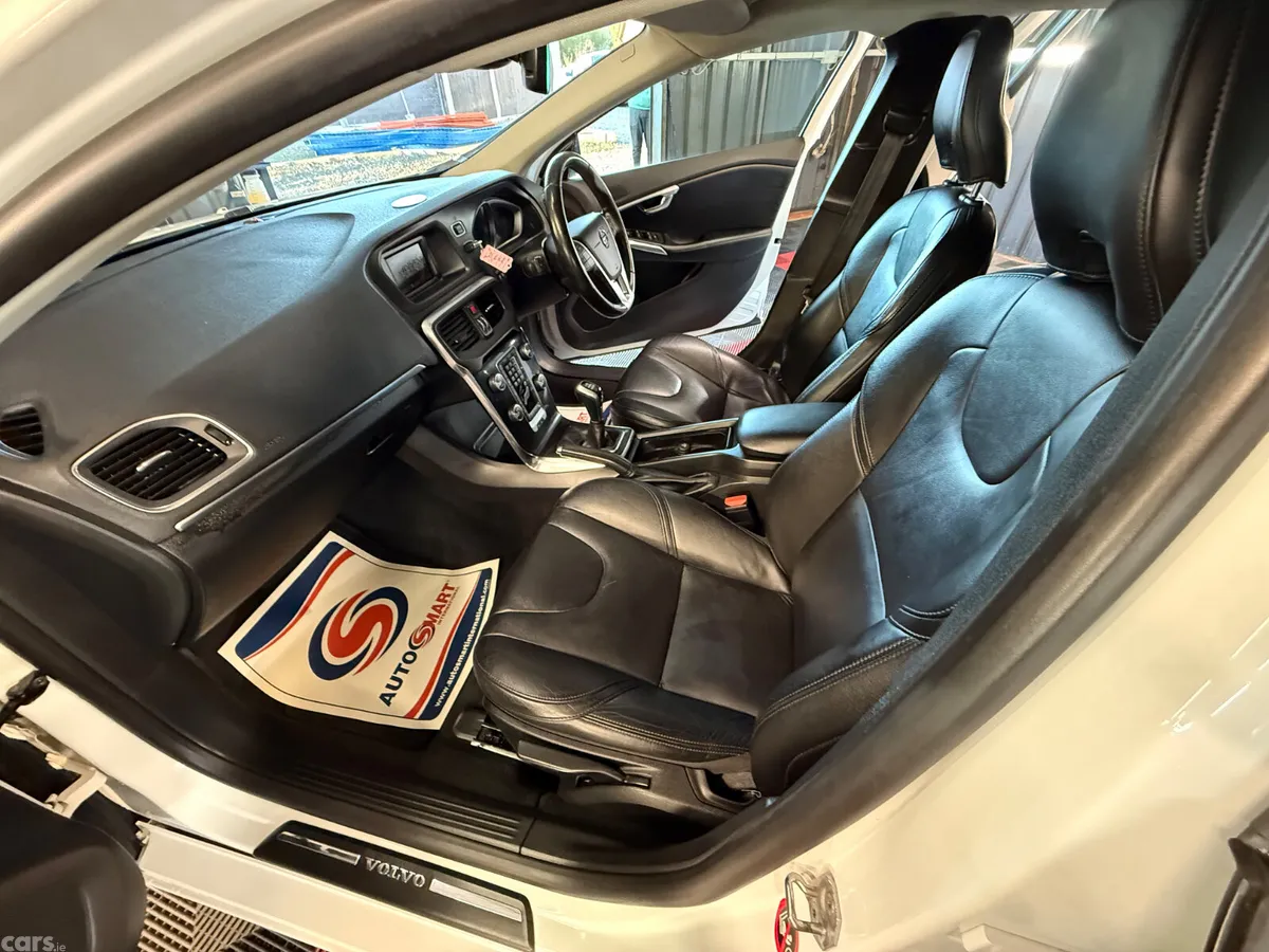 Volvo V40 Hatchback, Diesel, 2017, White