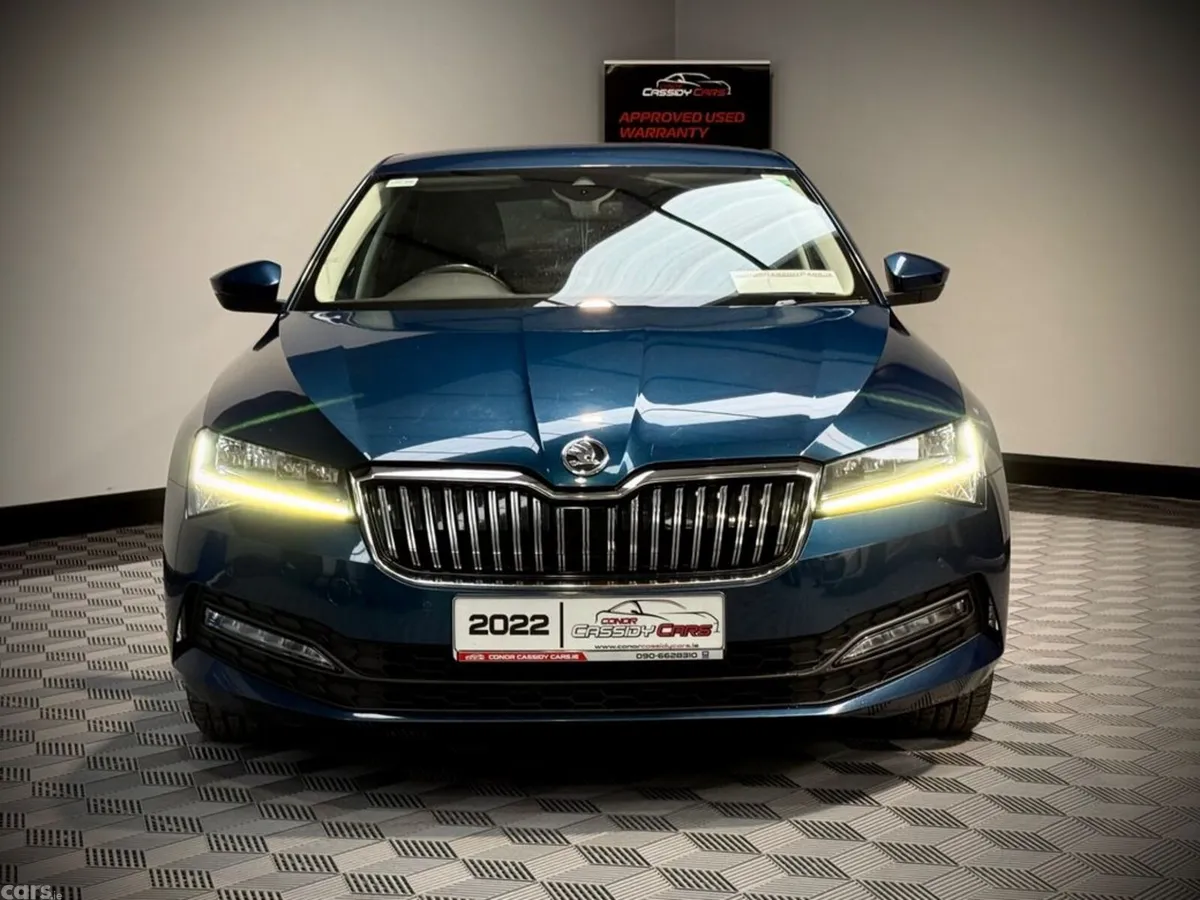 Skoda Superb Hatchback, Diesel, 2022, Blue