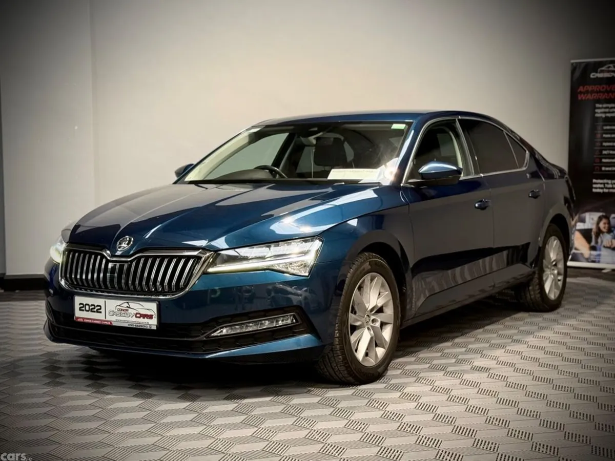 Skoda Superb Hatchback, Diesel, 2022, Blue