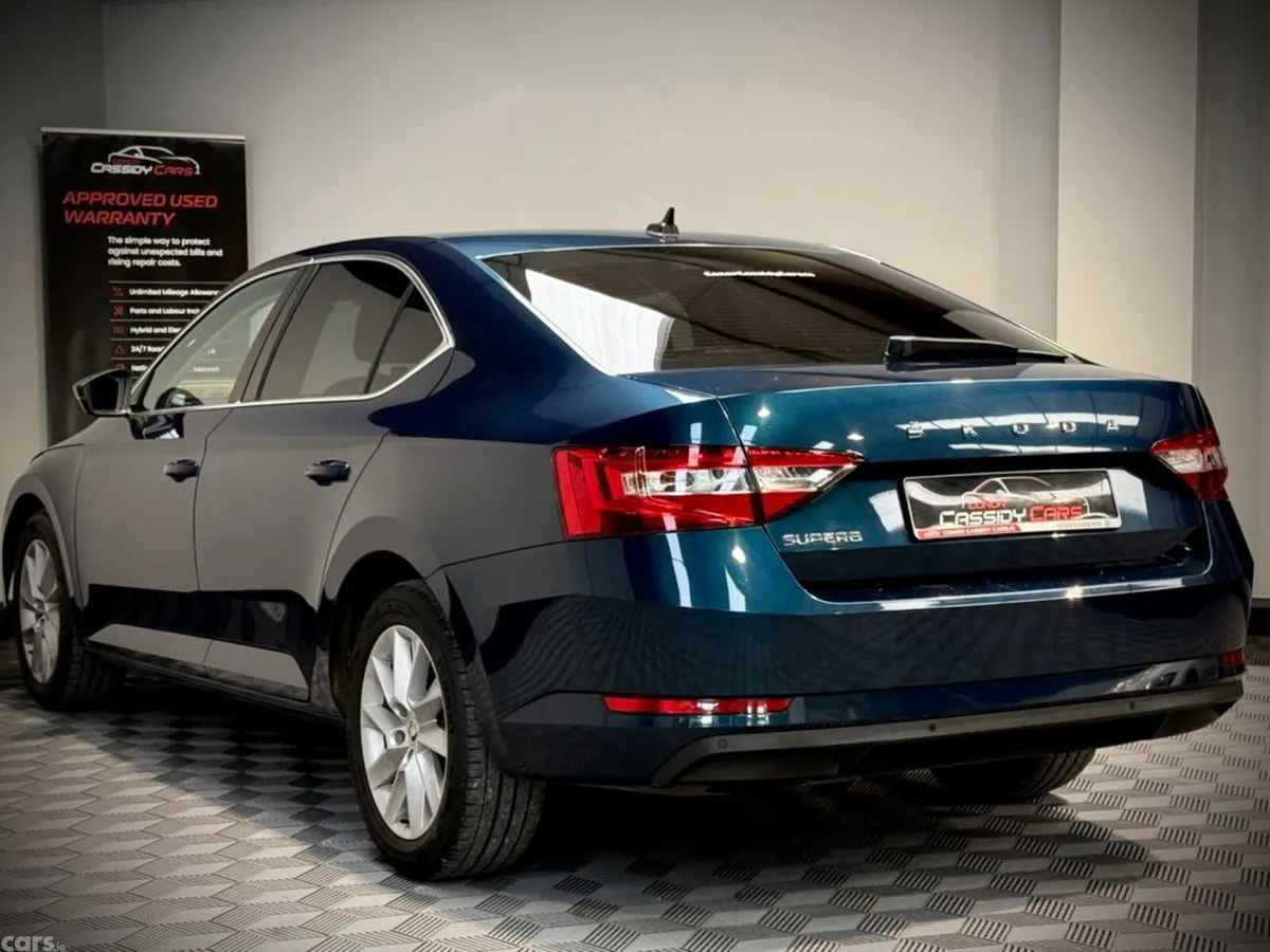 Skoda Superb Hatchback, Diesel, 2022, Blue