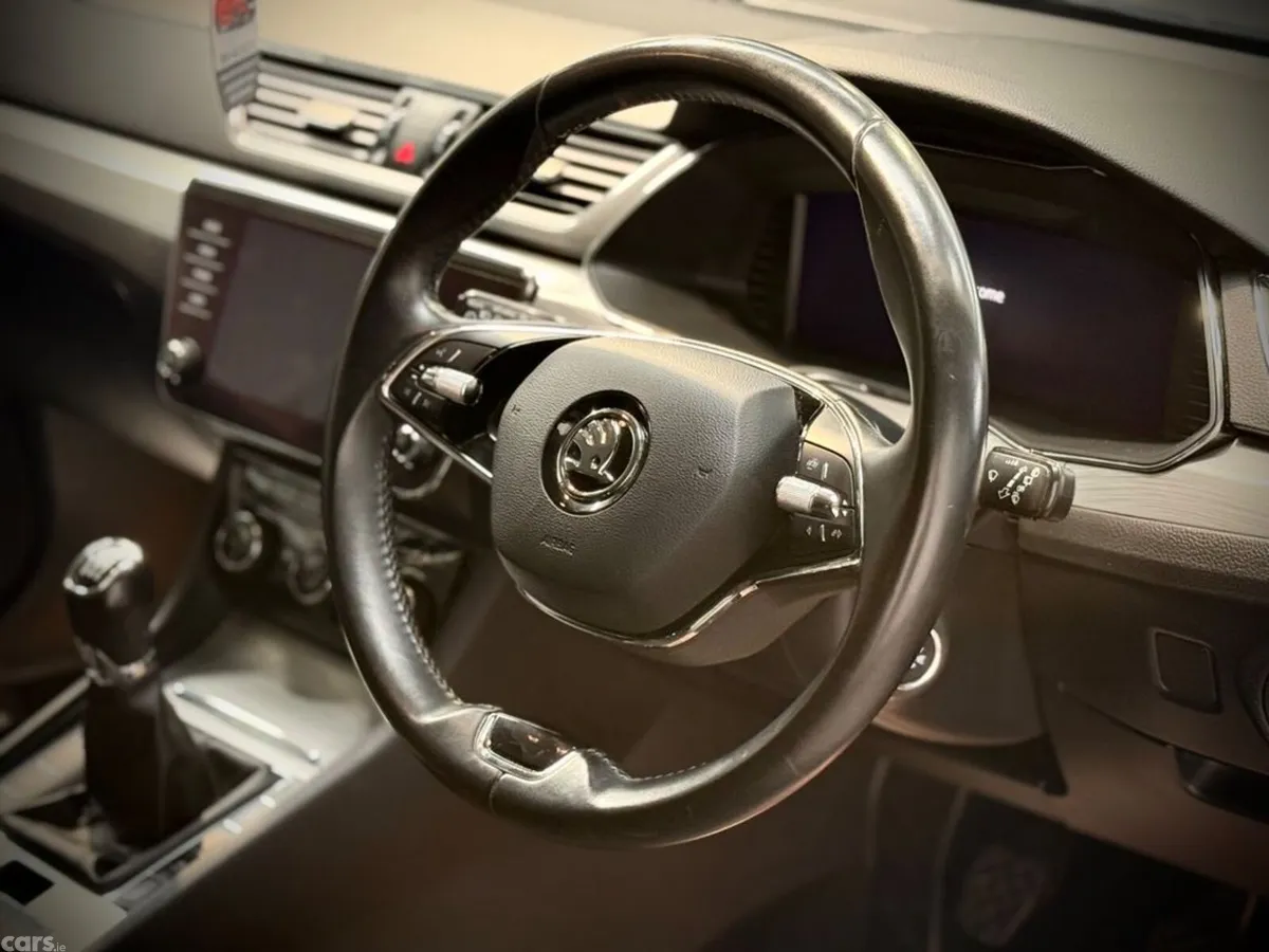 Skoda Superb Hatchback, Diesel, 2022, Blue