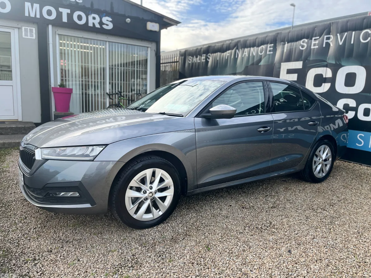 Skoda Octavia Saloon, Diesel, 2024, Grey