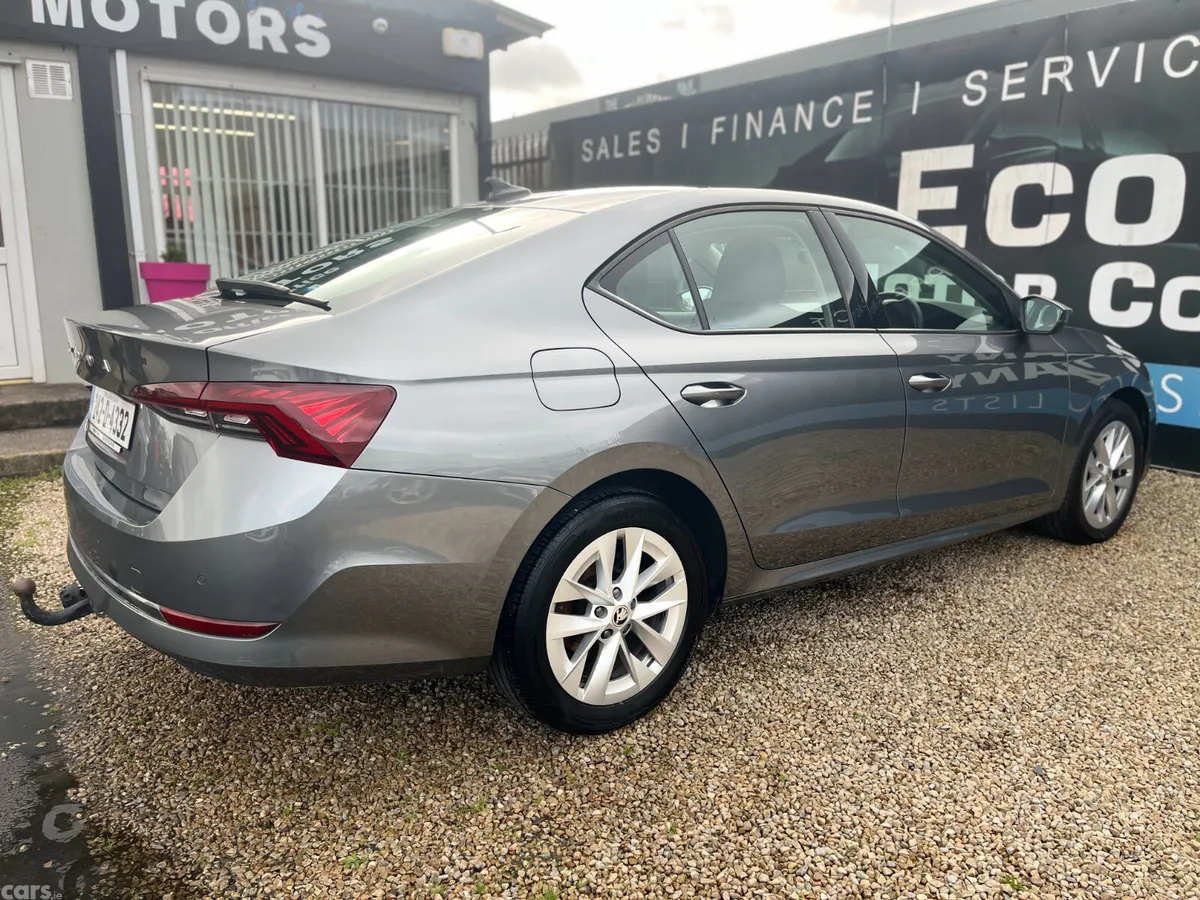 Skoda Octavia Saloon, Diesel, 2024, Grey