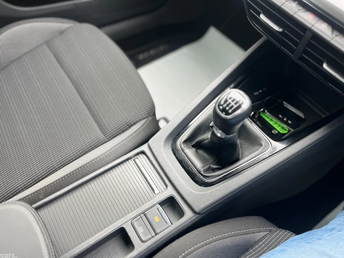Skoda Octavia Saloon, Diesel, 2024, Grey
