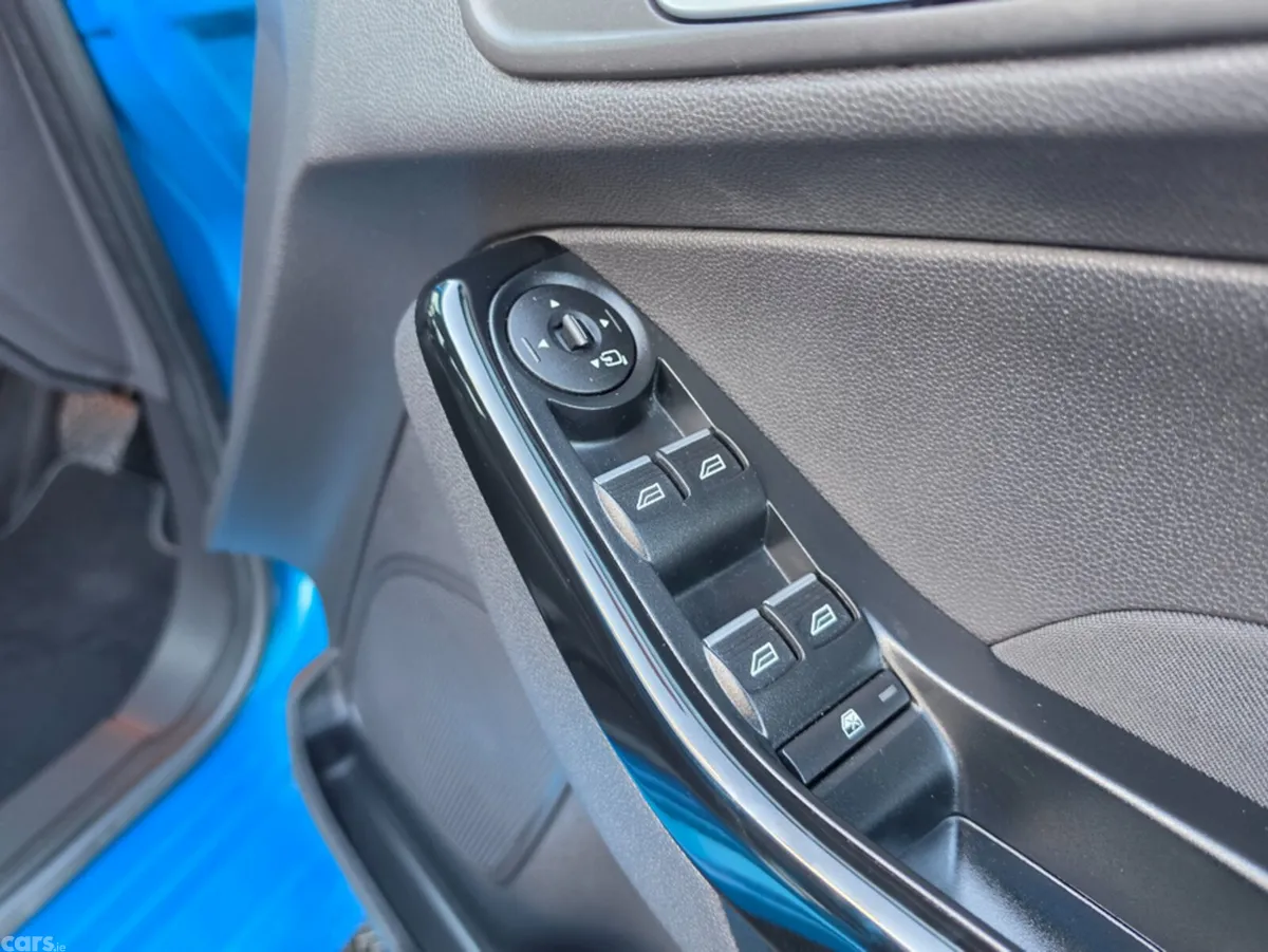 Ford Fiesta Hatchback, Petrol, 2016, Blue