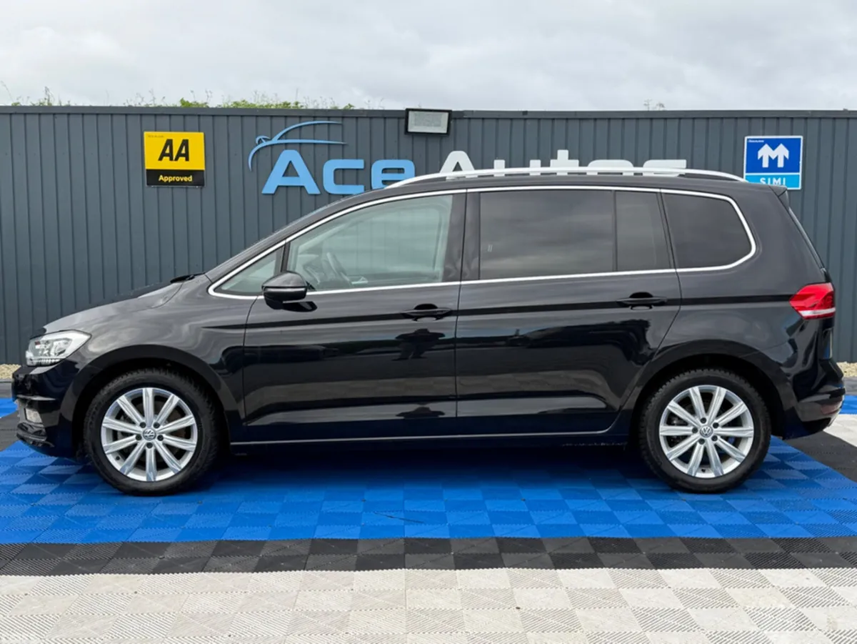 Volkswagen Touran MPV, Diesel, 2019, Black