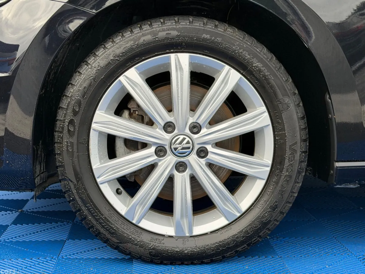 Volkswagen Touran MPV, Diesel, 2019, Black