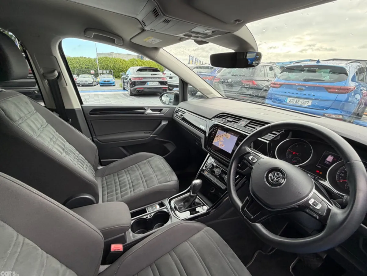 Volkswagen Touran MPV, Diesel, 2019, Black