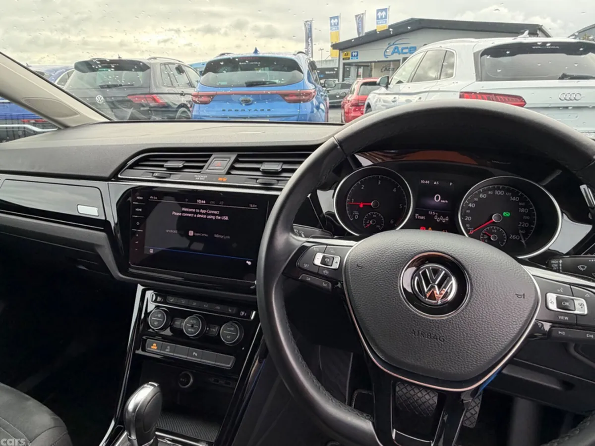 Volkswagen Touran MPV, Diesel, 2019, Black