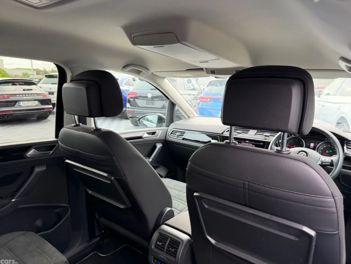 Volkswagen Touran MPV, Diesel, 2019, Black