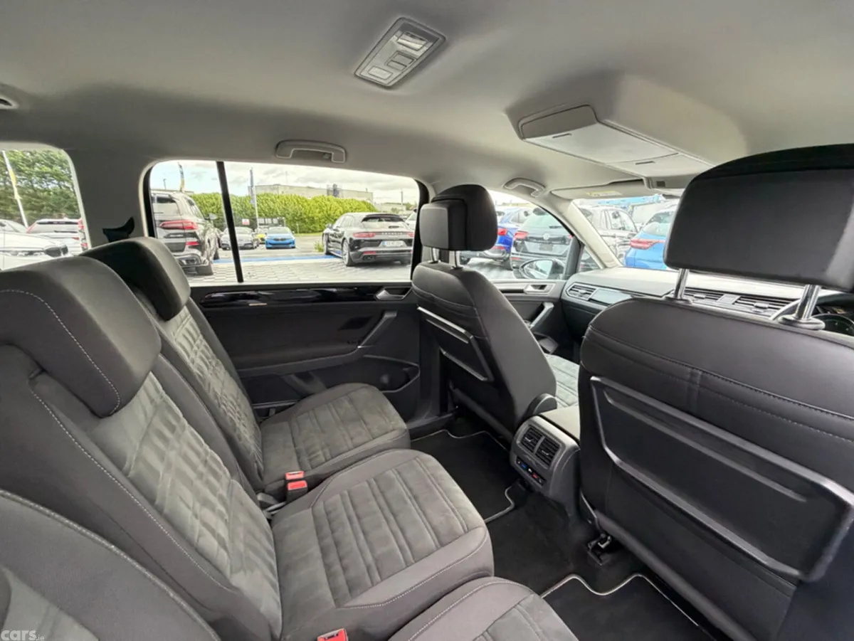Volkswagen Touran MPV, Diesel, 2019, Black