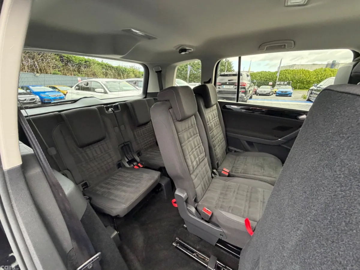 Volkswagen Touran MPV, Diesel, 2019, Black