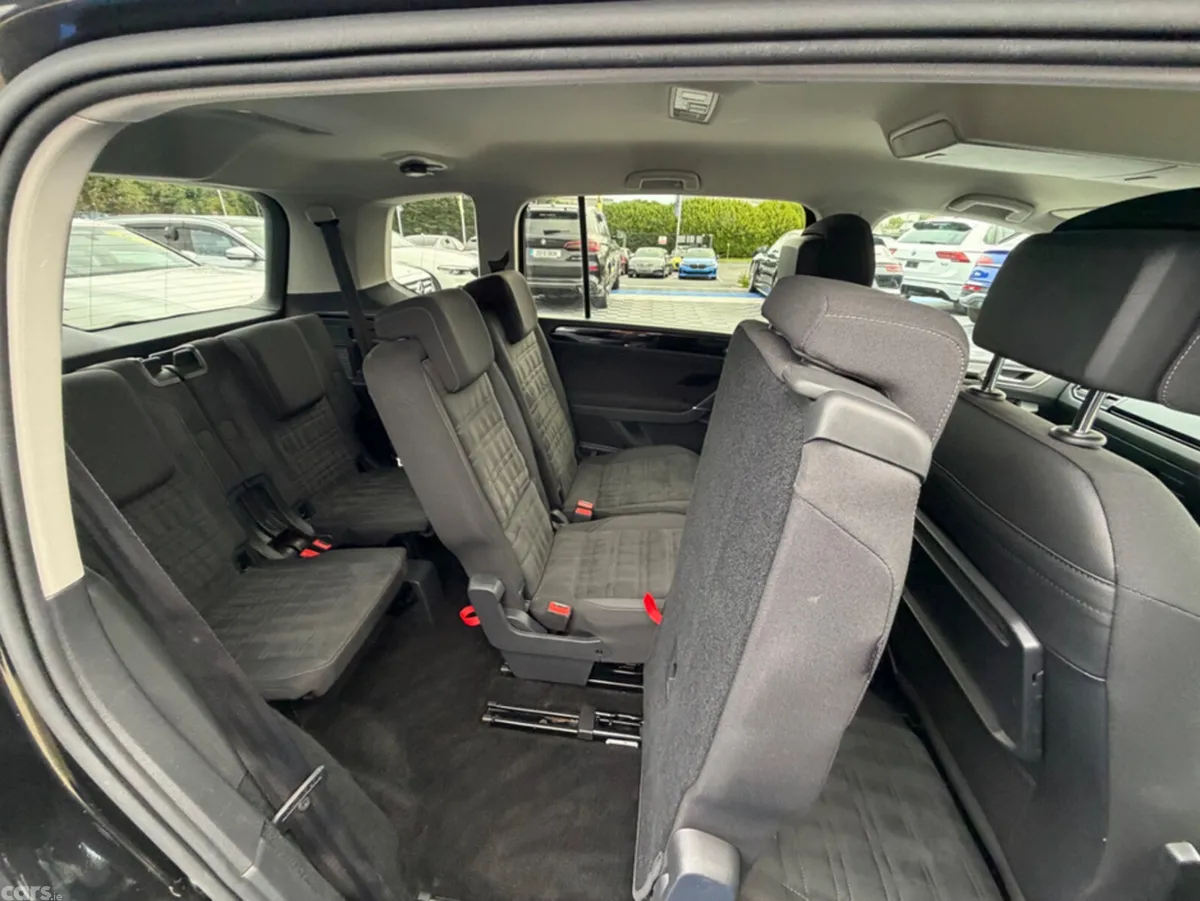 Volkswagen Touran MPV, Diesel, 2019, Black