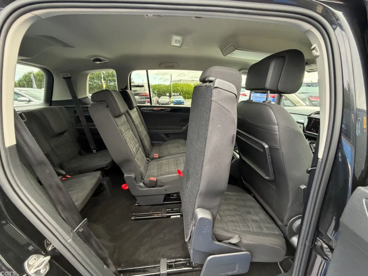 Volkswagen Touran MPV, Diesel, 2019, Black