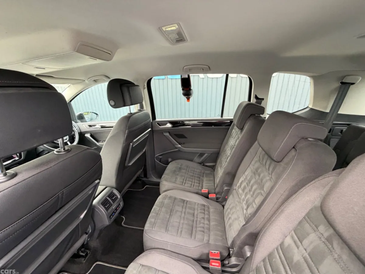 Volkswagen Touran MPV, Diesel, 2019, Black