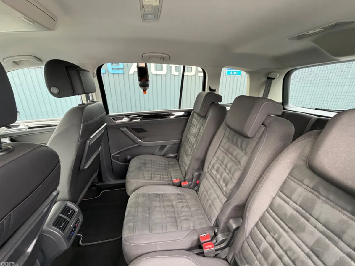 Volkswagen Touran MPV, Diesel, 2019, Black