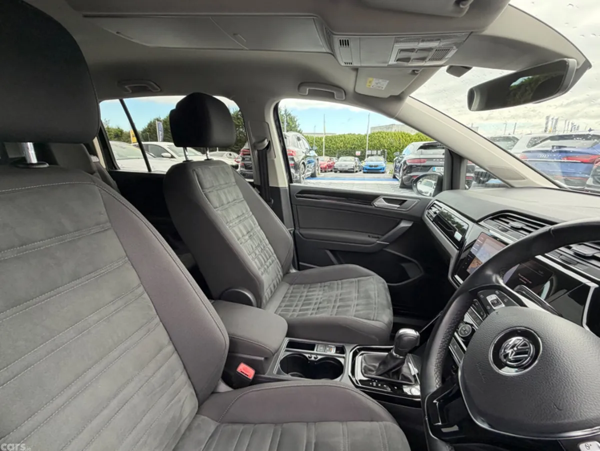 Volkswagen Touran MPV, Diesel, 2019, Black