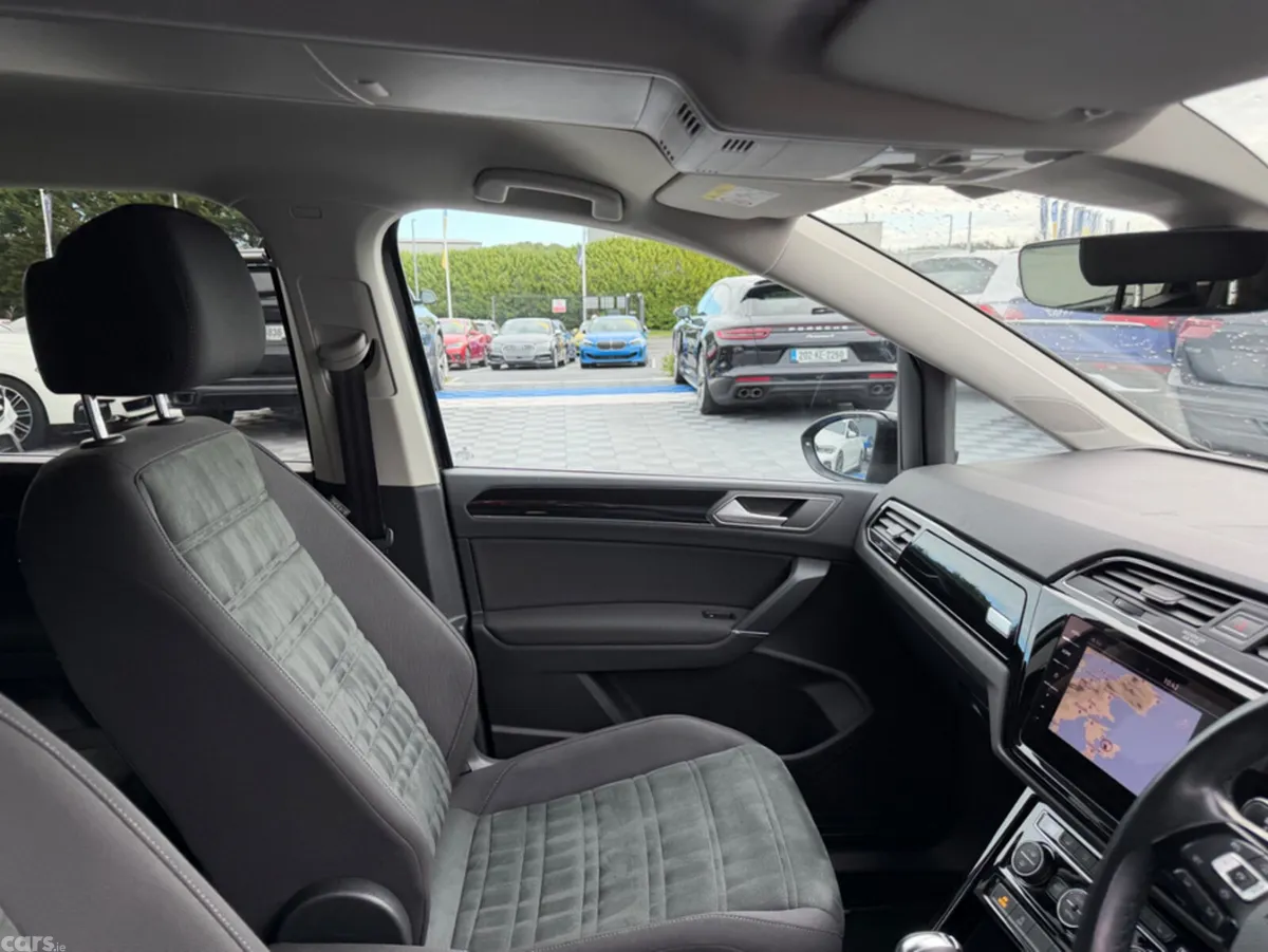 Volkswagen Touran MPV, Diesel, 2019, Black