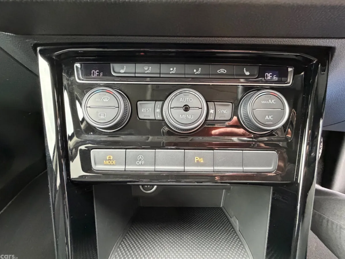 Volkswagen Touran MPV, Diesel, 2019, Black