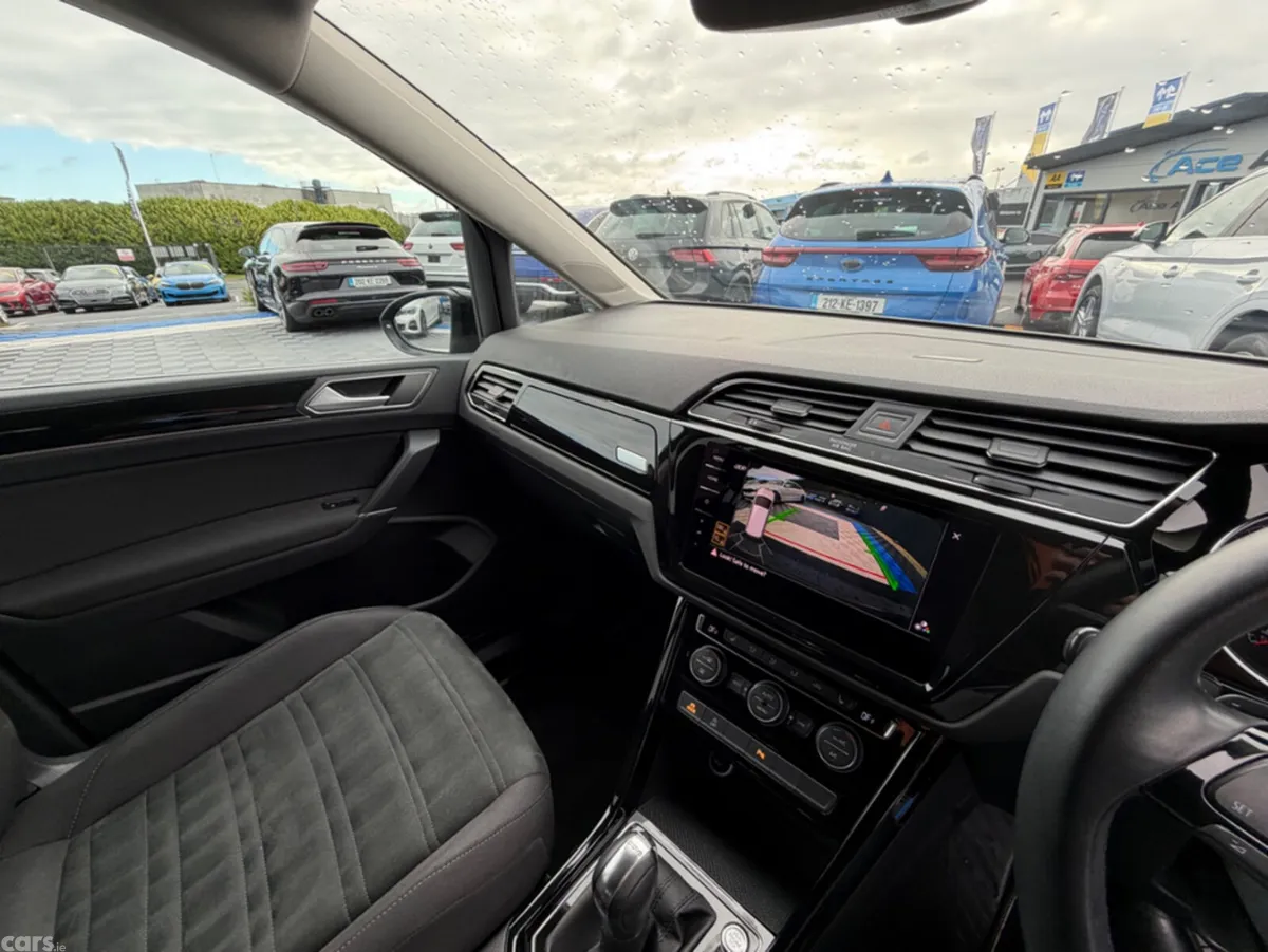 Volkswagen Touran MPV, Diesel, 2019, Black