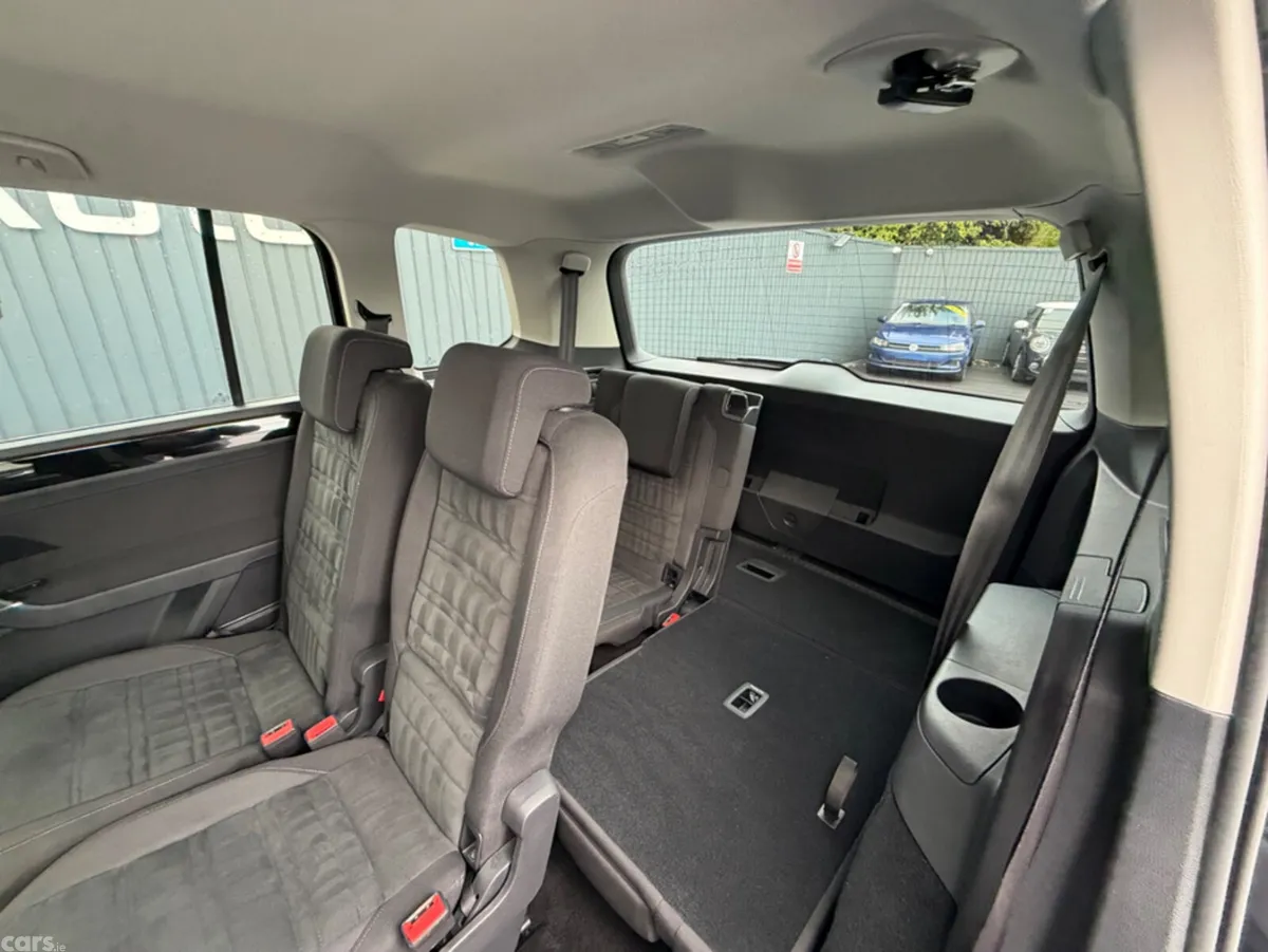 Volkswagen Touran MPV, Diesel, 2019, Black