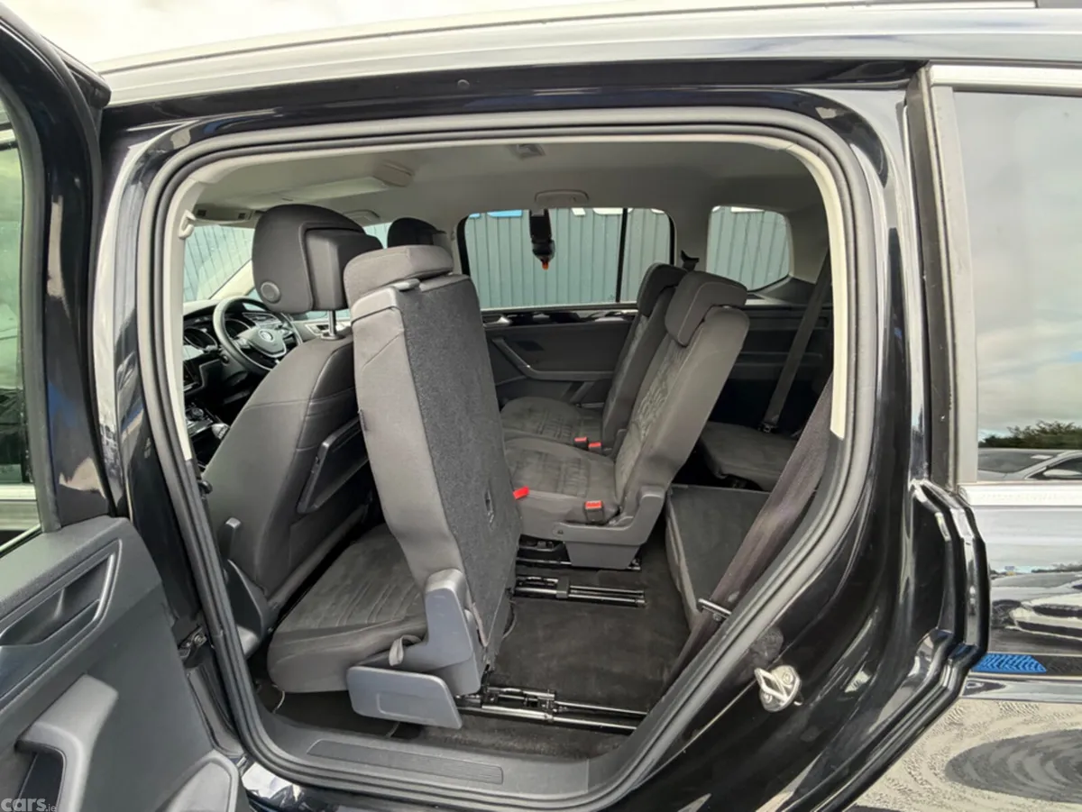 Volkswagen Touran MPV, Diesel, 2019, Black