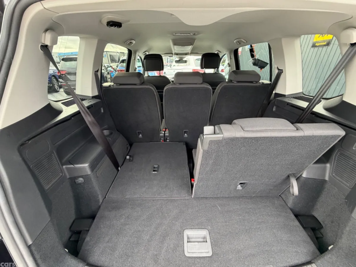 Volkswagen Touran MPV, Diesel, 2019, Black