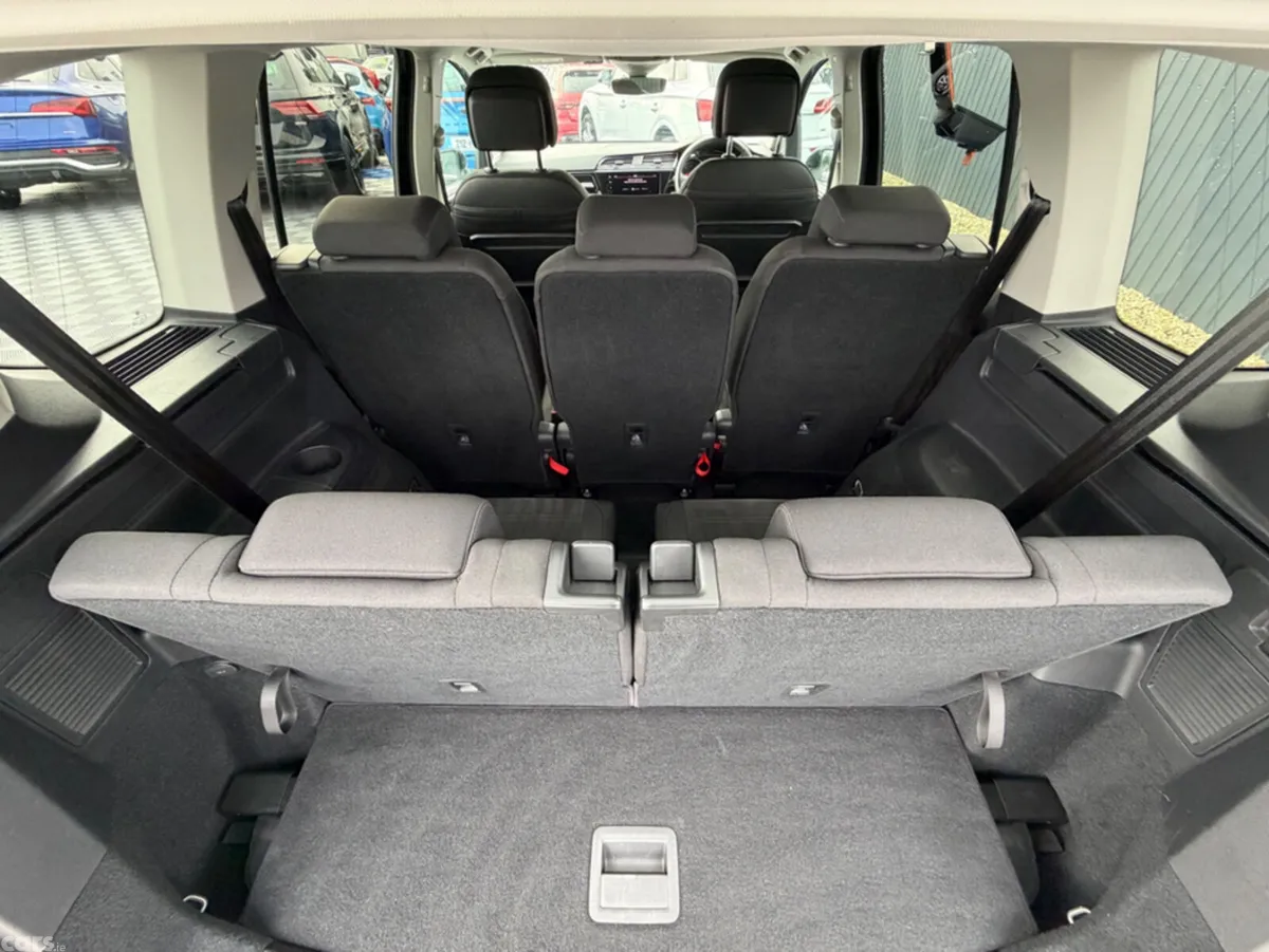Volkswagen Touran MPV, Diesel, 2019, Black