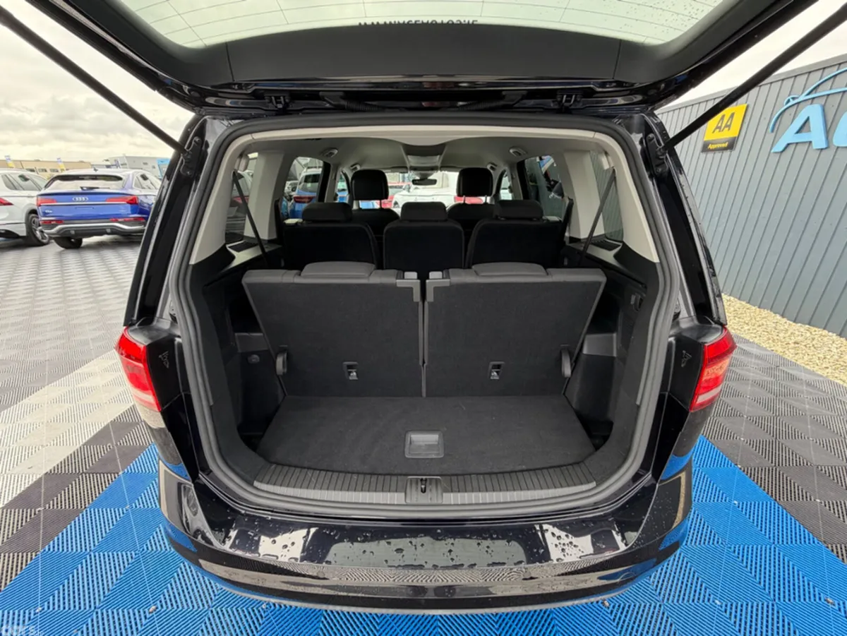 Volkswagen Touran MPV, Diesel, 2019, Black