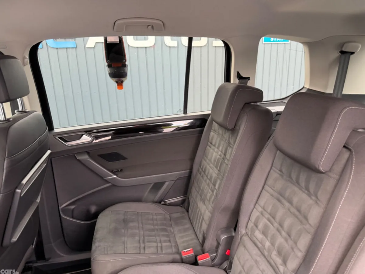 Volkswagen Touran MPV, Diesel, 2019, Black