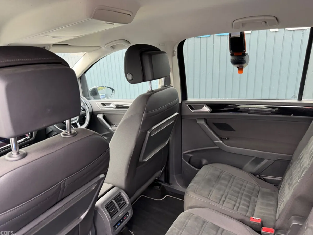 Volkswagen Touran MPV, Diesel, 2019, Black