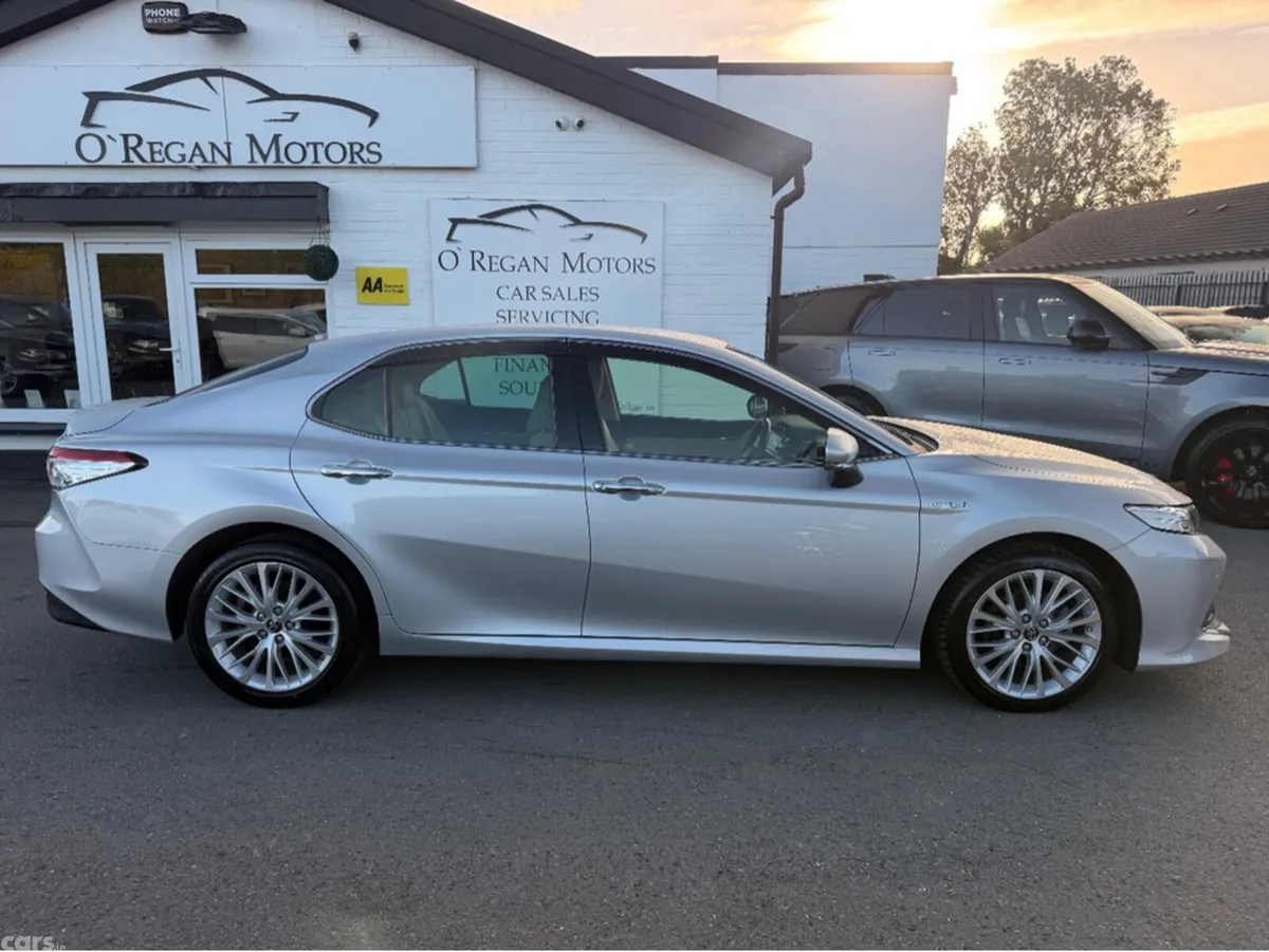 Toyota Camry Saloon, Petrol Hybrid, 2019, Silver