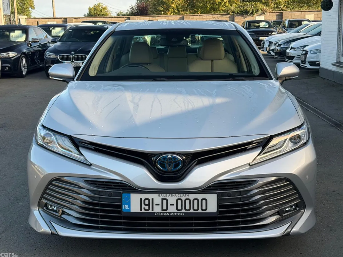 Toyota Camry Saloon, Petrol Hybrid, 2019, Silver