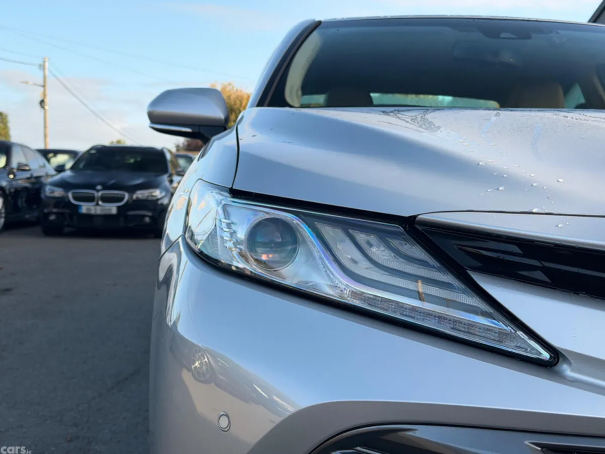 Toyota Camry Saloon, Petrol Hybrid, 2019, Silver