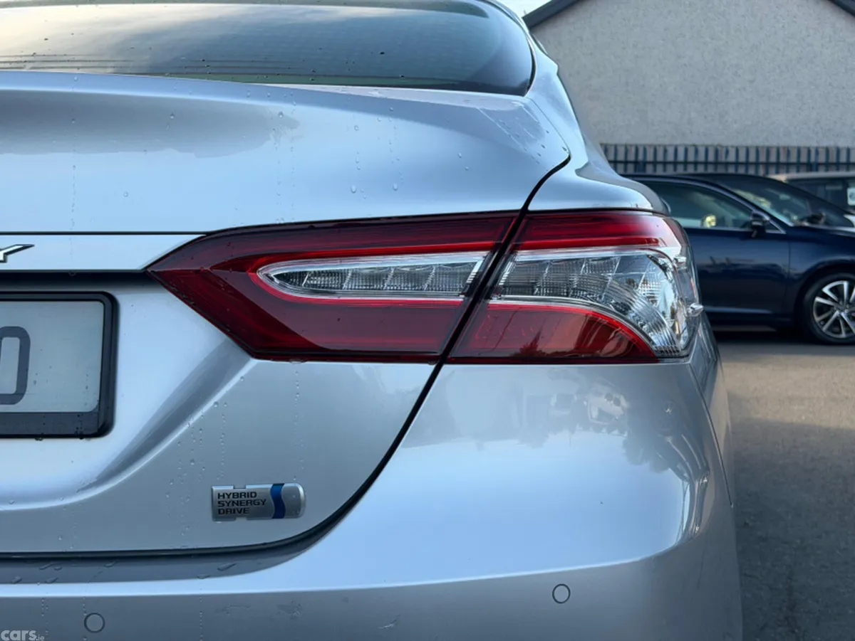 Toyota Camry Saloon, Petrol Hybrid, 2019, Silver