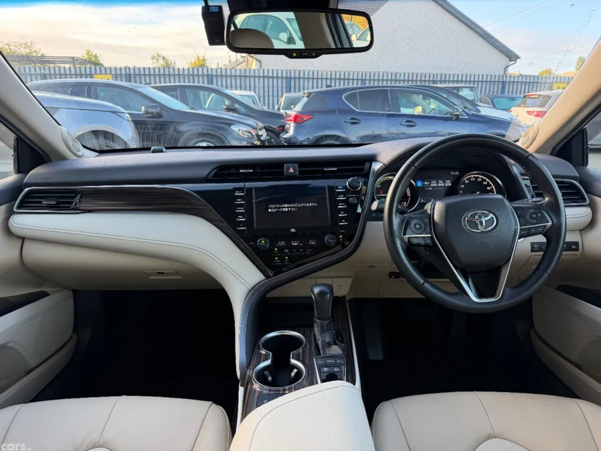 Toyota Camry Saloon, Petrol Hybrid, 2019, Silver