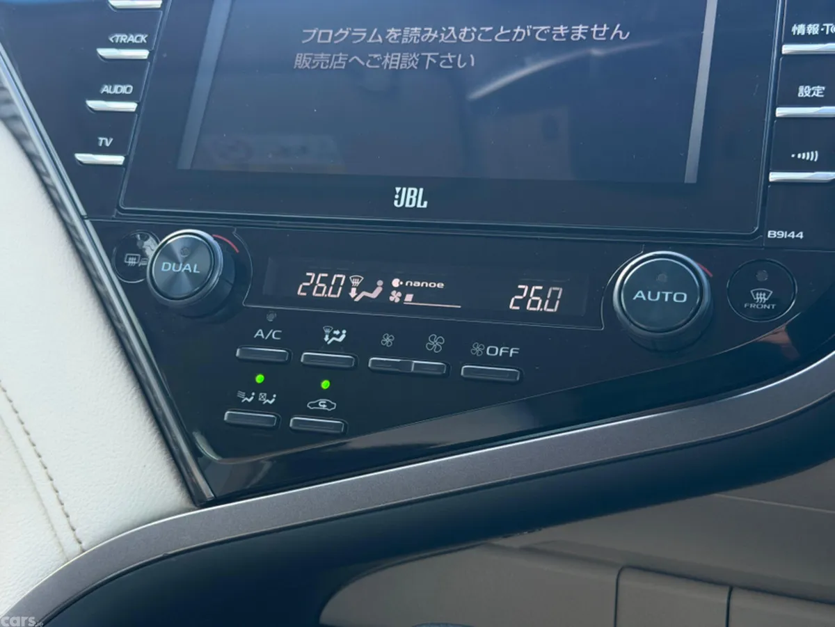 Toyota Camry Saloon, Petrol Hybrid, 2019, Silver
