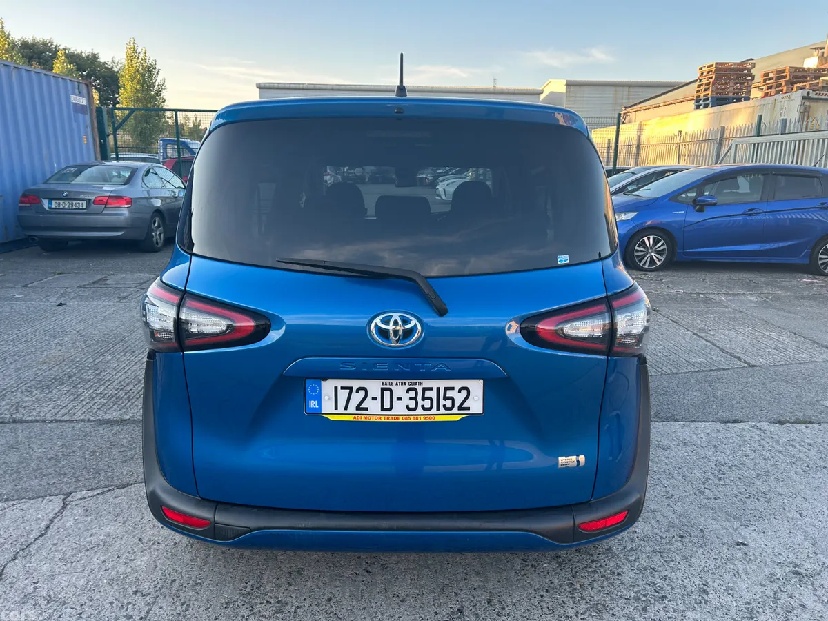 Toyota Sienta MPV, Petrol Hybrid, 2017, Blue