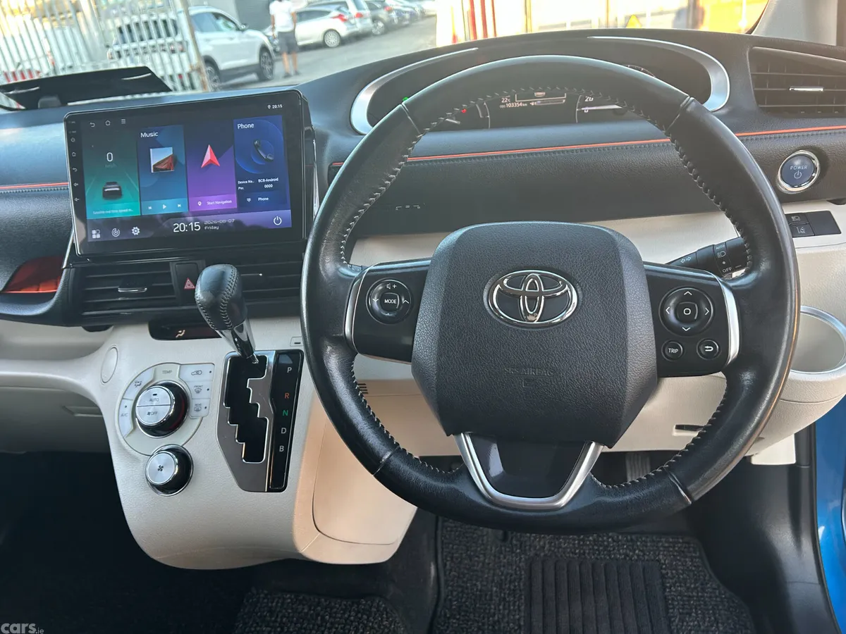 Toyota Sienta MPV, Petrol Hybrid, 2017, Blue