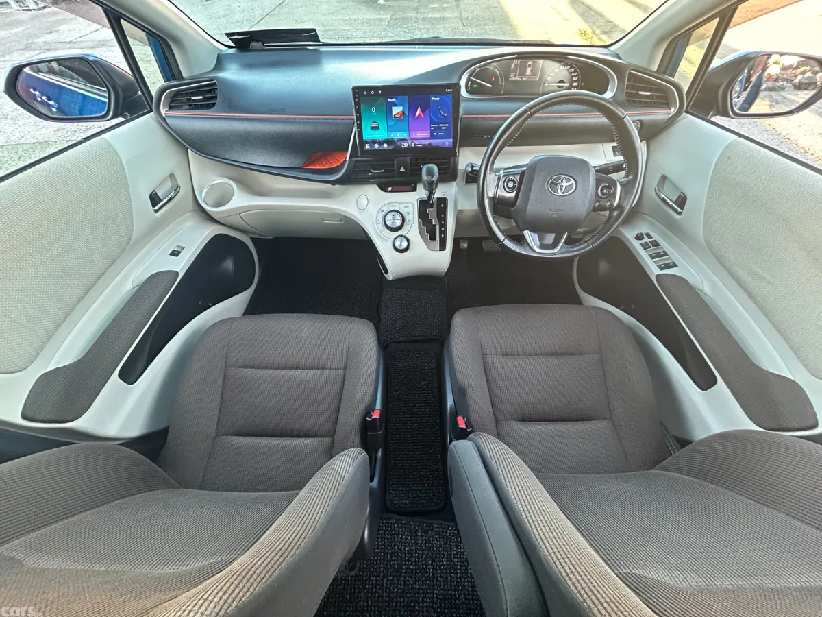 Toyota Sienta MPV, Petrol Hybrid, 2017, Blue