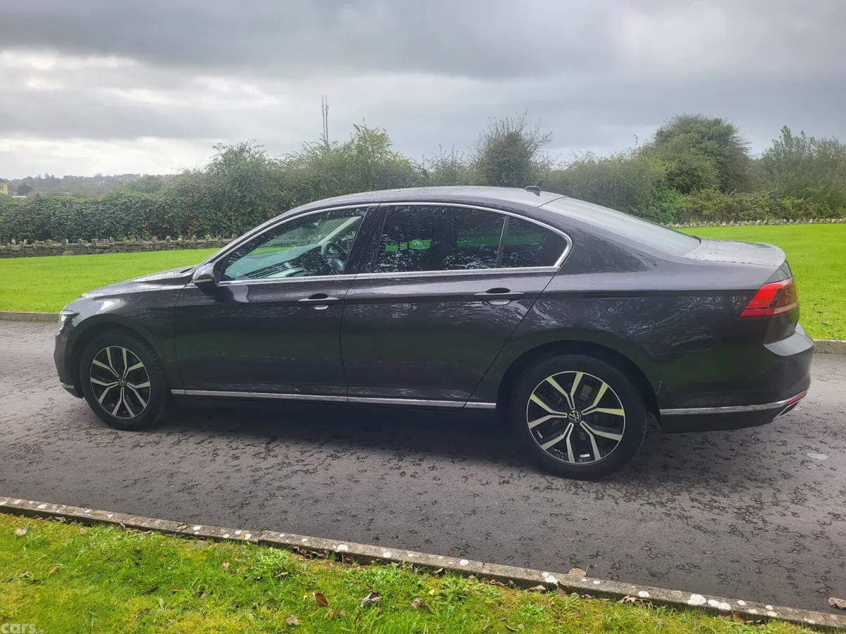 Volkswagen Passat Saloon, Diesel, 2022, Grey