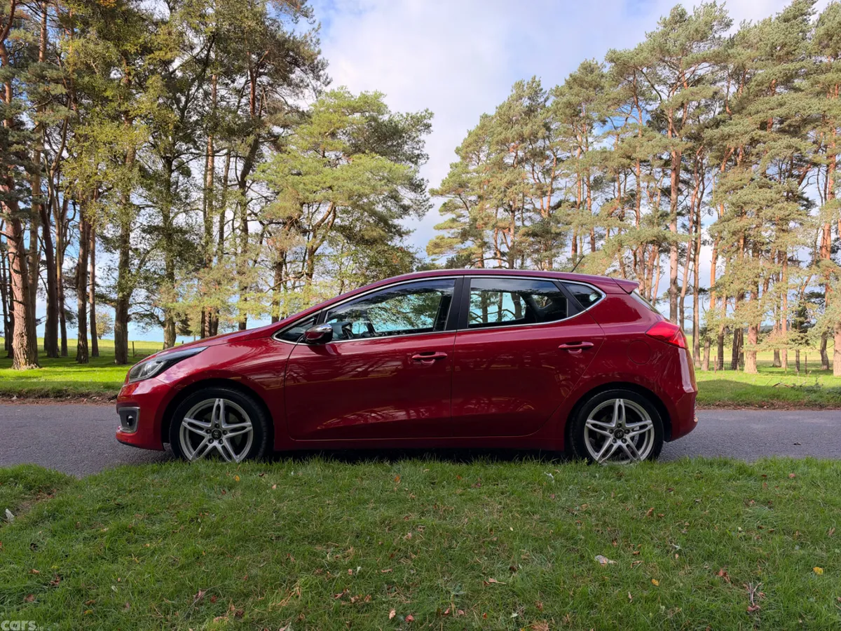 Kia Ceed Hatchback, Diesel, 2016, Red